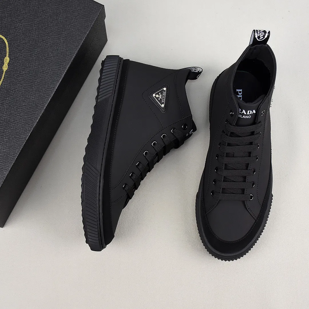 PRADA [Prada] high-top sports and casual shoes. Men's shoes 💰440💰. The upper is made of cowhide, sheepskin lining, rubber outsole, comfortable on the feet, men's size 38-44, choose according to your usual wearing size.